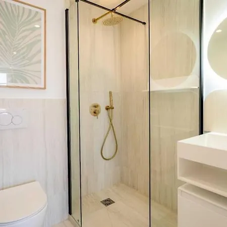 Duplex Flat - Hyper Centre St Tropez 圣特罗佩
